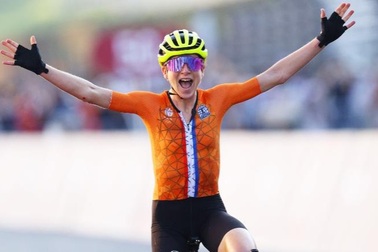 Tình huống dở khóc dở cười vì ăn mừng nhầm… huy chương vàng Olympic