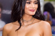 Đương kim hoa hậu hoàn vũ ngày càng gợi cảm