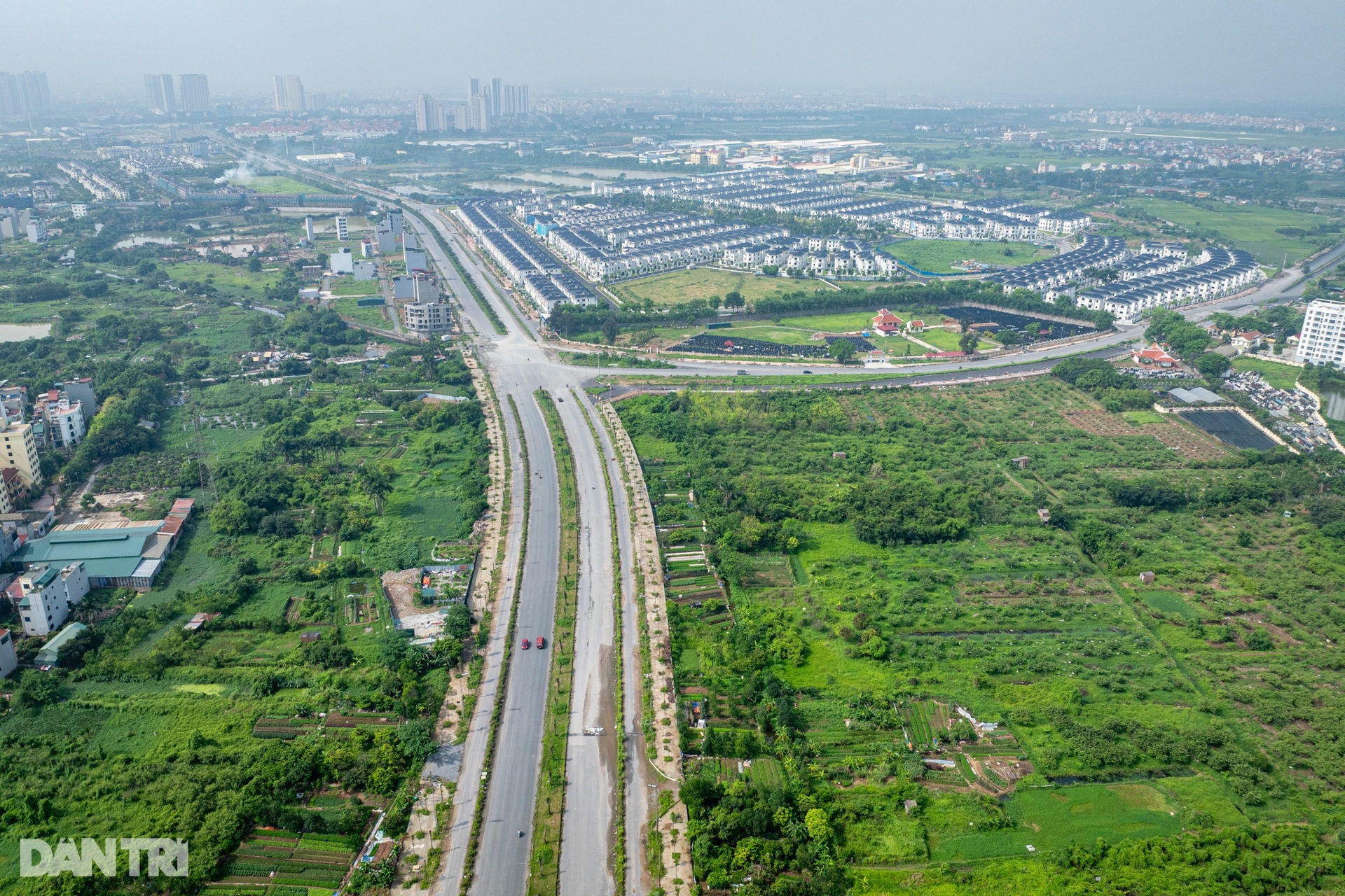 Gấp rút thi công tuyến đường 8 làn gần 1.800 tỷ tại Hà Nội - 1 Gấp rút thi công tuyến đường 8 làn gần 1.800 tỷ tại Hà Nội - 1