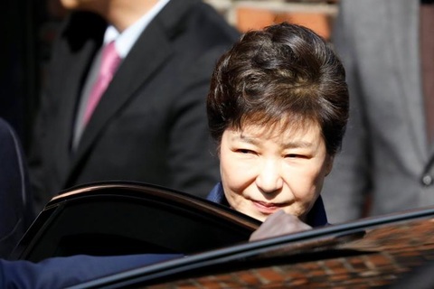 Bà Park Geun-hye chính thức bị bắt giam