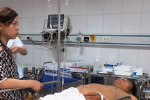 Vụ nổ xe khách 8 người chết: Tiếng nổ như bom, mỗi người văng một nơi