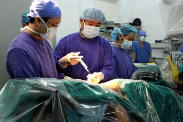 Những kỹ thuật cao trong phẫu thuật điều trị thoát vị đĩa đệm cột sống