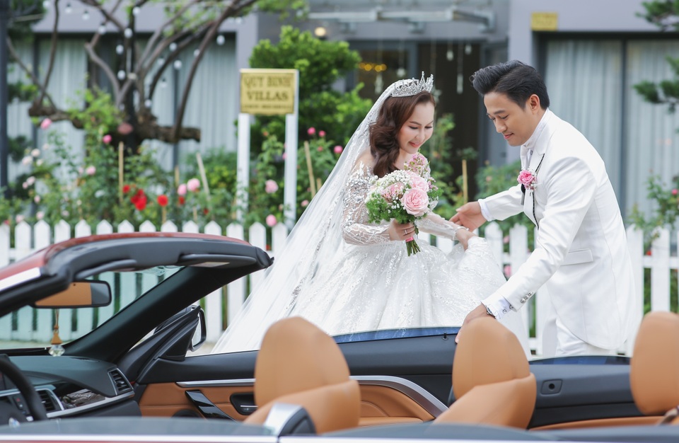 Quý Bình và bà xã doanh nhân làm tiệc báo hỷ lãng mạn ở Phú Quốc - 8 Quý Bình và bà xã doanh nhân làm tiệc báo hỷ lãng mạn ở Phú Quốc - 8