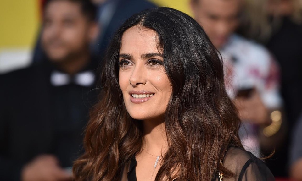 Salma Hayek đẹp mặn mà ở tuổi 53 - 10