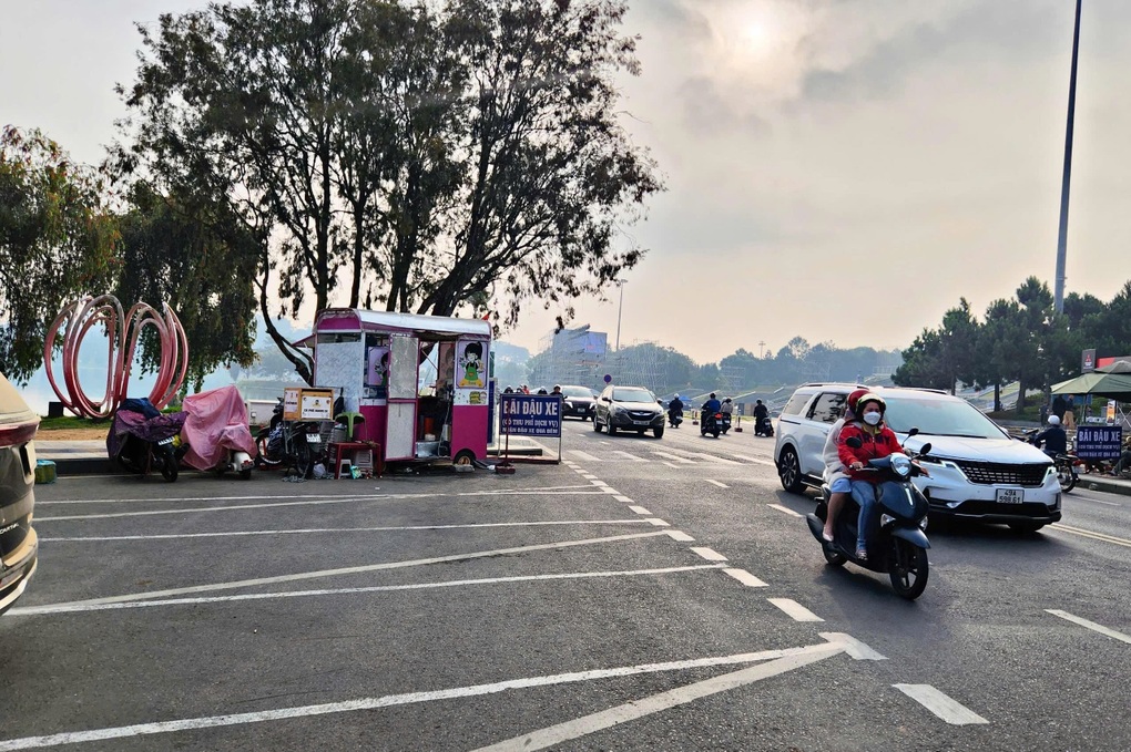 Bị chấm dứt quyền thuê “đất vàng” làm bãi xe vì nợ gần 1,2 tỷ đồng - 1 Bị chấm dứt quyền thuê “đất vàng” làm bãi xe vì nợ gần 1,2 tỷ đồng - 1