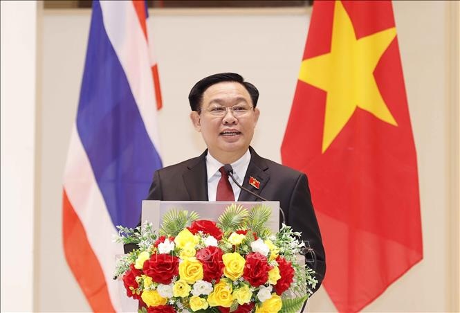 Chủ tịch Quốc hội Vương Đình Huệ gặp gỡ cộng đồng người Việt Nam tại Thái Lan - 2