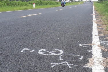 Bí thư Đảng ủy xã va chạm xe máy khiến một cháu bé bị thương nặng