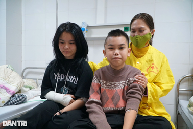 Hơn 130 triệu đồng giúp đỡ người mẹ có hai con bị tai nạn ngày 27 Tết