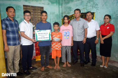 Hơn 135 triệu đồng đến với những đứa trẻ mất cùng lúc cả bố lẫn mẹ