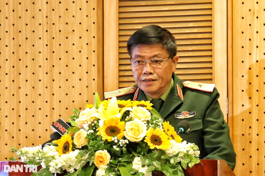 Bộ Quốc phòng bàn giao 40 đăng kiểm viên cho Cục Đăng kiểm Việt Nam - 2 Bộ Quốc phòng bàn giao 40 đăng kiểm viên cho Cục Đăng kiểm Việt Nam - 2