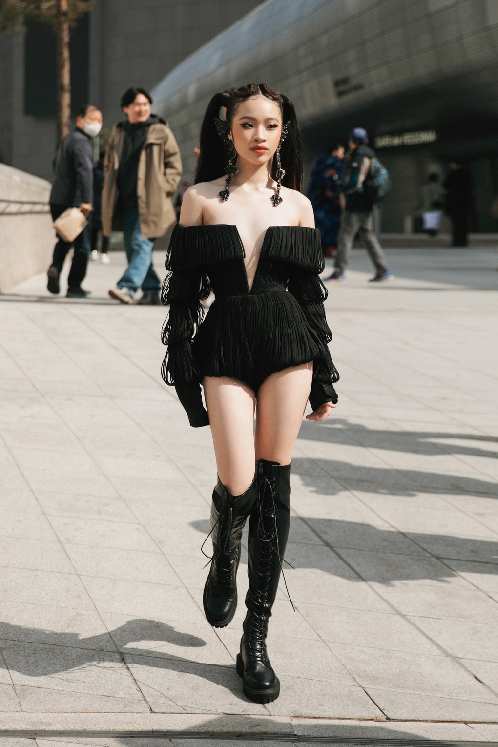 Mẫu nhí Bảo Hà diện thiết kế của Công Trí tỏa sáng tại Seoul Fashion Week - 2 Mẫu nhí Bảo Hà diện thiết kế của Công Trí tỏa sáng tại Seoul Fashion Week - 2