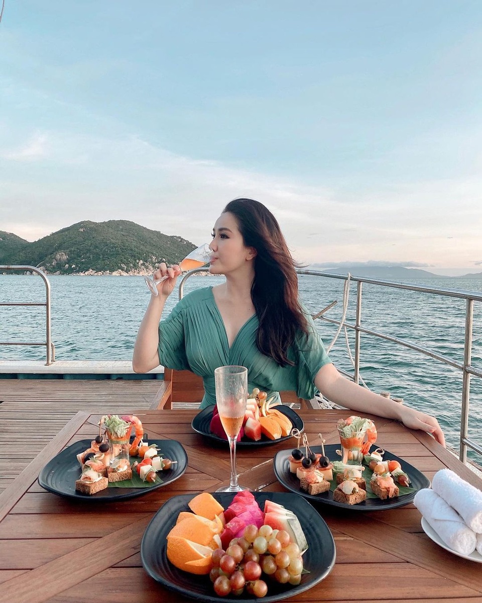 Sao Việt đi đâu, làm gì trong ngày đầu năm 2021? - 15 Sao Việt đi đâu, làm gì trong ngày đầu năm 2021? - 15