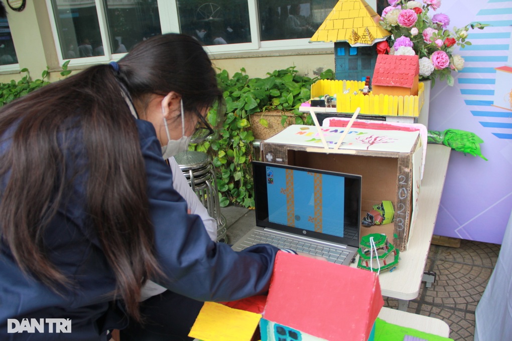 Học sinh Hà Nội trổ tài sáng chế, điều khiển thiết bị bay không người lái - 10 Học sinh Hà Nội trổ tài sáng chế, điều khiển thiết bị bay không người lái - 10
