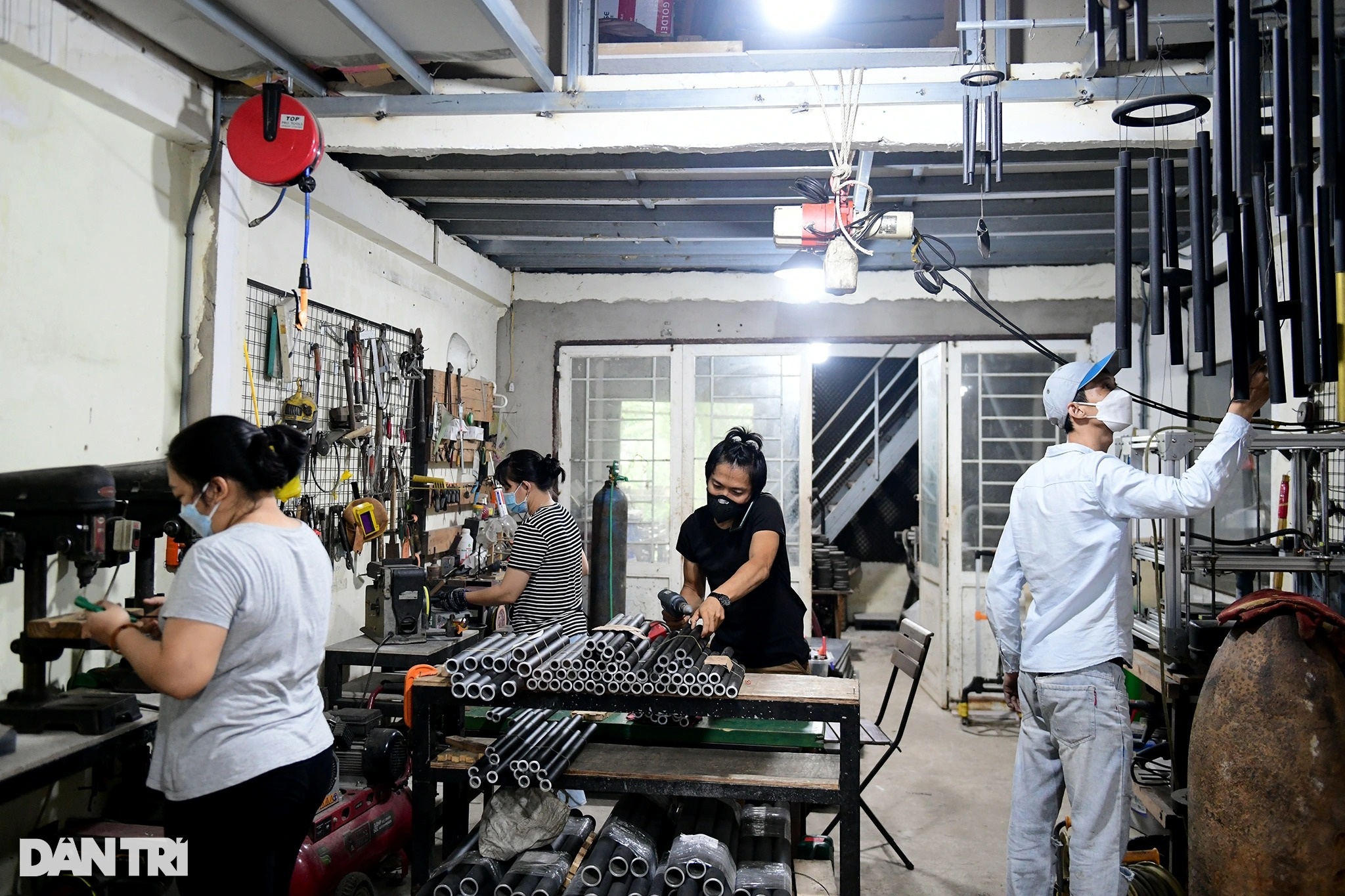 Chàng kỹ sư IT bỏ nghề, chế tạo chuông gió nhạc thiền từ kim loại vô tri - 3 Chàng kỹ sư IT bỏ nghề, chế tạo chuông gió nhạc thiền từ kim loại vô tri - 3