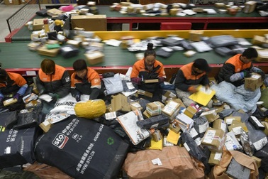 Hàng giá rẻ Taobao, 1688 "đổ bộ": Hàng Việt đối mặt với nguy cơ gì?