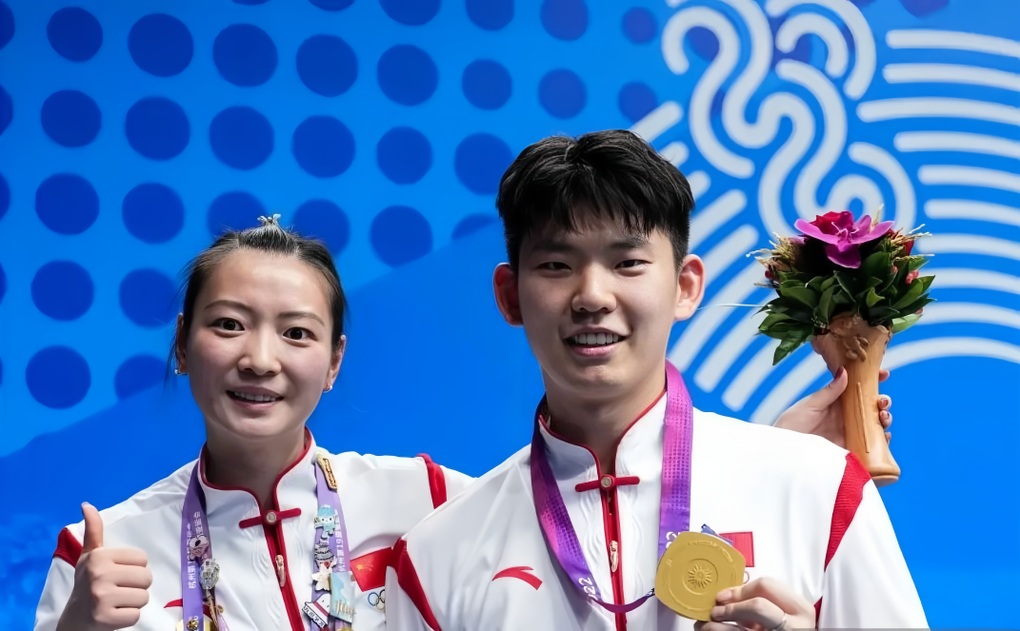 Nữ VĐV giành huy chương vàng Olympic và được cầu hôn trong cùng một ngày - 8 Nữ VĐV giành huy chương vàng Olympic và được cầu hôn trong cùng một ngày - 8