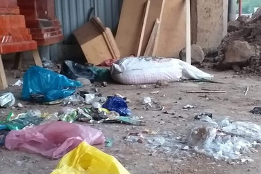 Trại hòm đặt sai vị trí bị dân làng ném chất bẩn được di dời