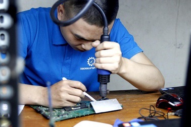 Mách bạn cách chọn trung tâm sửa laptop, sửa macbook uy tín tại TPHCM.