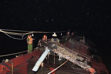 Liên tục bắt giữ cát tặc hoạt động trong đêm