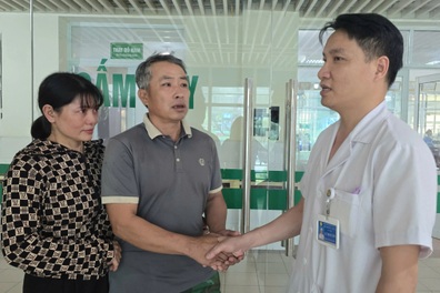 Gia đình bé trai gặp nạn do máy xúc đè qua người nghẹn ngào gửi lời tri ân