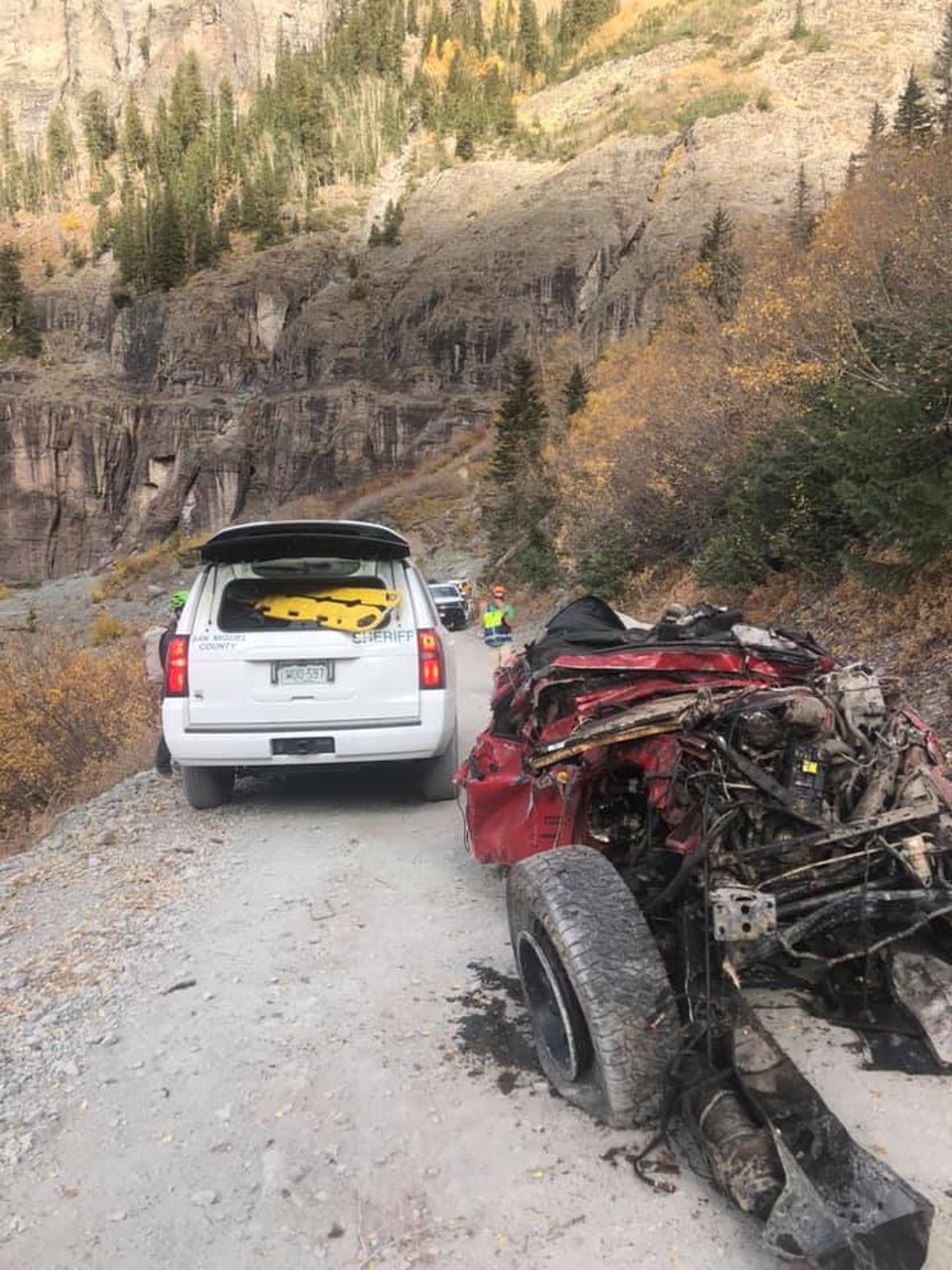 Kinh hoàng khoảnh khắc xe Jeep lăn xuống núi vì hỏng phanh tay - 6 Kinh hoàng khoảnh khắc xe Jeep lăn xuống núi vì hỏng phanh tay - 6