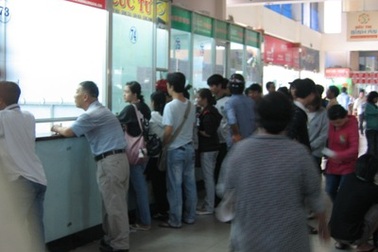 Bến xe miền Đông hết cảnh chen lấn mua vé xe Tết