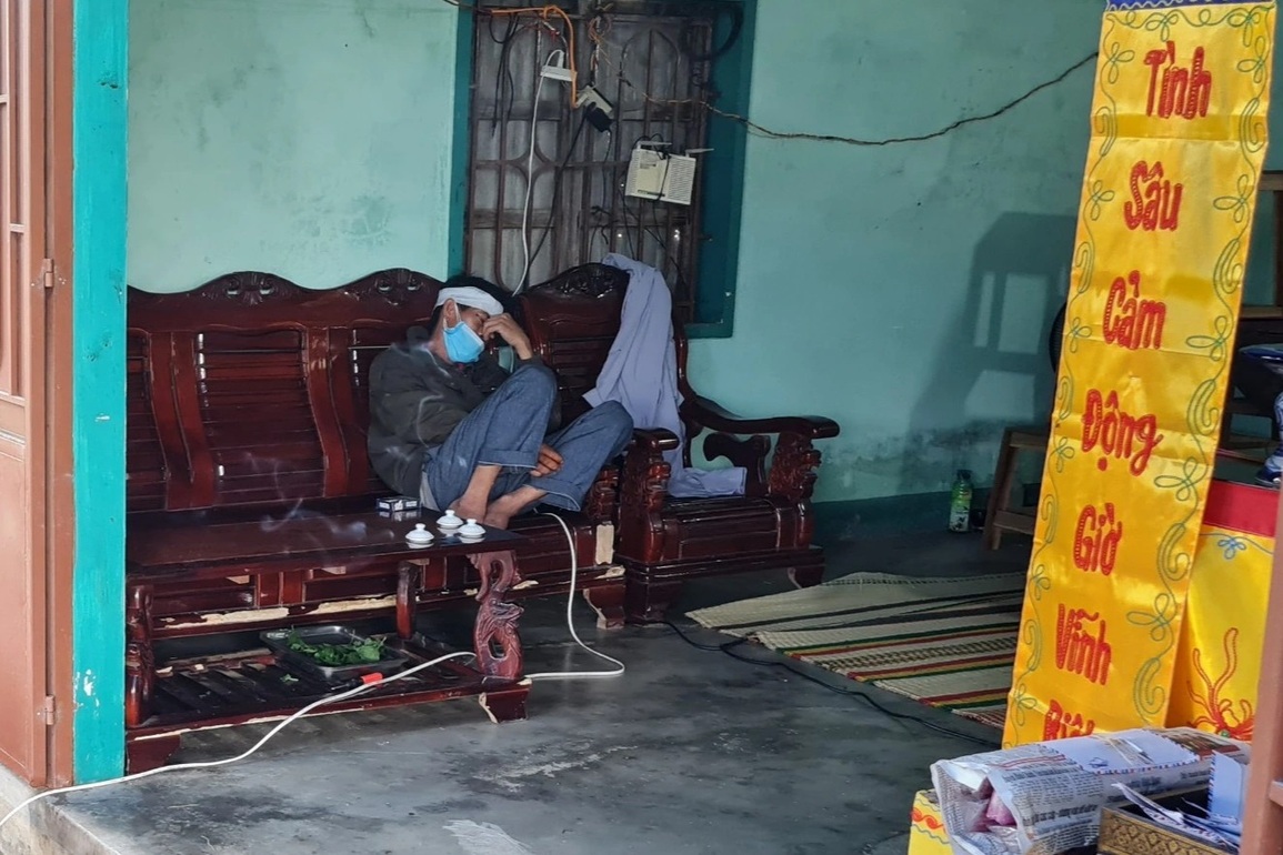 Đẫm nước mắt đón thi thể nam sinh mất tích, tử vong trên sông Sài Gòn - 2