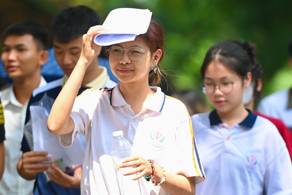 Thủ khoa khối A00 tuyệt đối 3 điểm 10 đến từ trường làng của Hà Nội - 1 Thủ khoa khối A00 tuyệt đối 3 điểm 10 đến từ trường làng của Hà Nội - 1