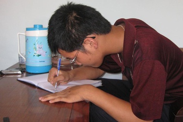 Giấc mơ đỗ ĐH của thí sinh liệt dây thần kinh số 7