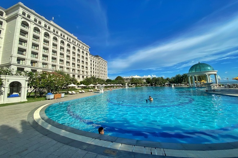 Mở cửa du lịch, đón khách: Thời cơ chín muồi, không thể trì hoãn! - 3 Mở cửa du lịch, đón khách: Thời cơ chín muồi, không thể trì hoãn! - 3
