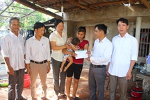 Hơn 17 triệu đồng đến với người mẹ có hai con bị bại não