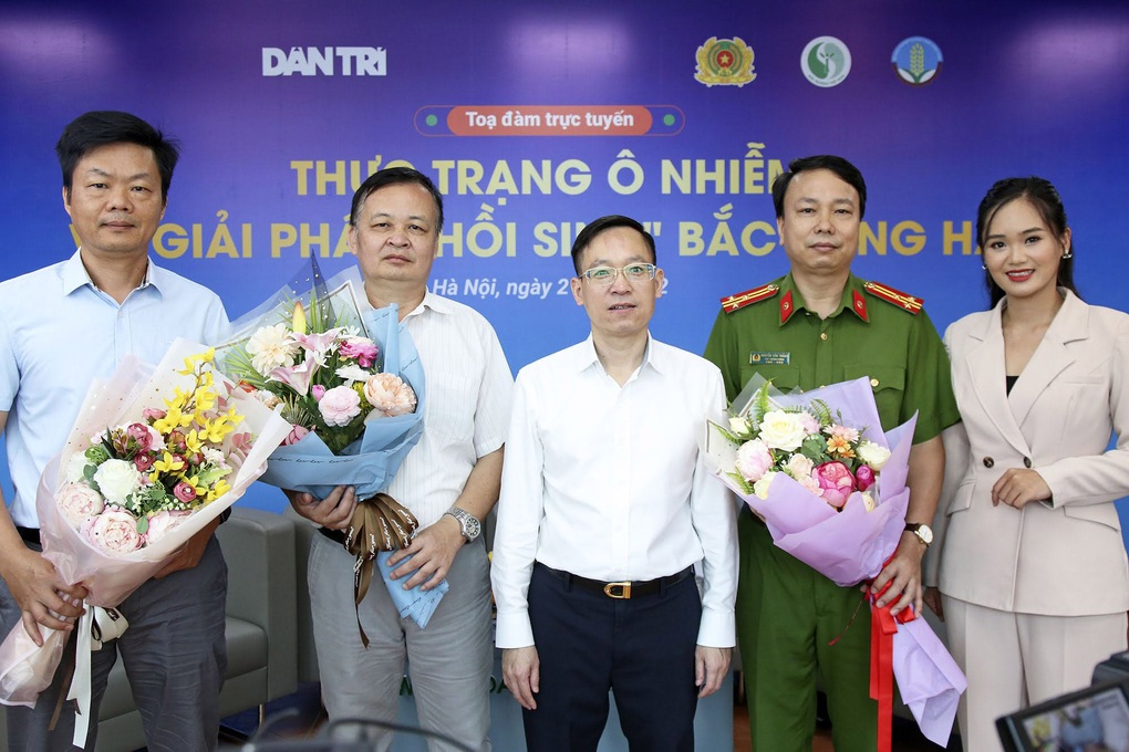 Dòng kênh Bắc Hưng Hải đang quá sức chịu đựng - 1 Dòng kênh Bắc Hưng Hải đang quá sức chịu đựng - 1