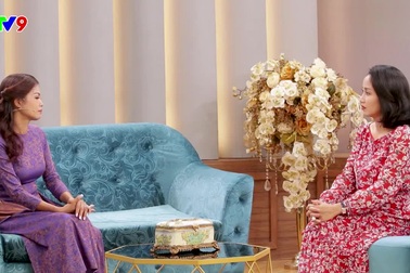 Ốc Thanh Vân kinh ngạc trước tình yêu hiếm có của người phụ nữ nhiễm HIV.