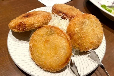 Khách đợi gần 50 năm mới có bánh ăn, chủ quán than bán càng nhiều càng lỗ