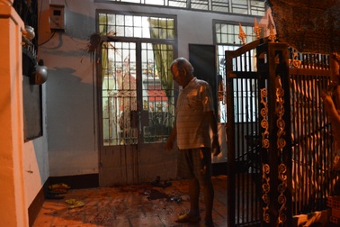 Điều tra vụ việc nhà dân bị côn đồ ném bom bẩn