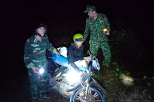 Mật phục bắt đối tượng chở hơn 100kg pháo nổ qua biên giới