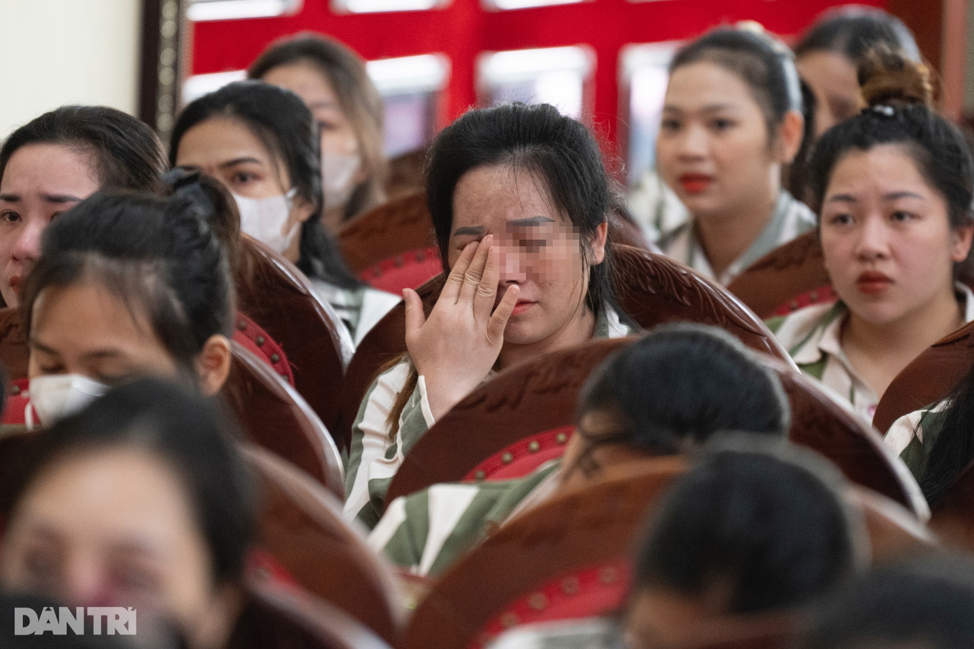 Nữ phạm nhân khóc nức nở, khát khao hoàn lương trở về với gia đình - 7 Nữ phạm nhân khóc nức nở, khát khao hoàn lương trở về với gia đình - 7