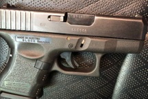 Người đàn ông tự tử bằng súng trong quán karaoke