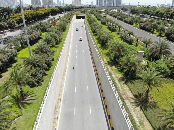 Hà Nội nắng gắt đỉnh điểm, đường phố vắng như Tết - 2 Hà Nội nắng gắt đỉnh điểm, đường phố vắng như Tết - 2