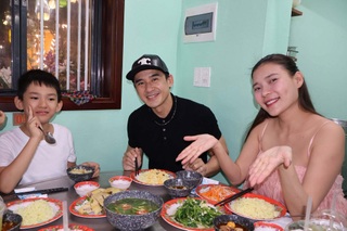Thúy Diễm mang bầu tuổi 40: Không ngại mặc gợi cảm, chồng thức đêm chăm sóc - 11