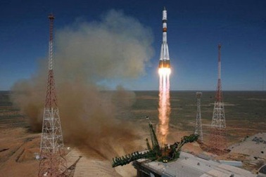 Tàu vũ trụ Nga bốc cháy dữ dội trên không