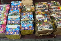 Công an mật phục bắt giữ đối tượng vận chuyển pháo hoa nổ trái phép