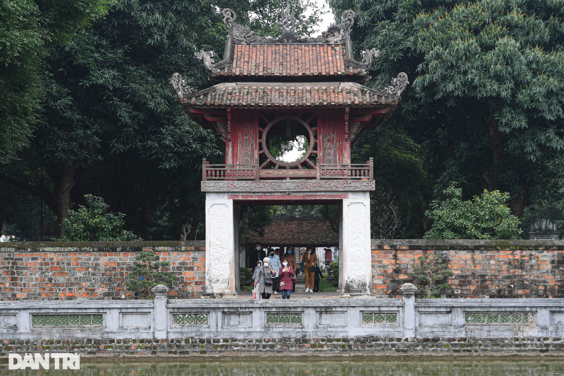 Người dân phấn khởi đi lễ ngày đầu di tích, danh thắng ở Hà Nội mở cửa lại - 13 Người dân phấn khởi đi lễ ngày đầu di tích, danh thắng ở Hà Nội mở cửa lại - 13