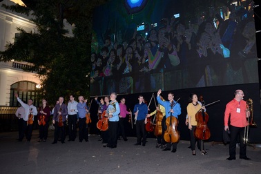 Dàn nhạc huyền thoại London và “bữa tiệc” nhiều cảm xúc trong đêm Hà Nội