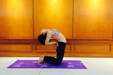 Cùng huấn luyện viên rèn 5 động tác Yoga Suối nguồn tươi trẻ