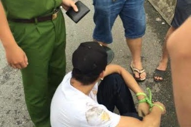 2 tên cướp bị truy đuổi như phim hành động