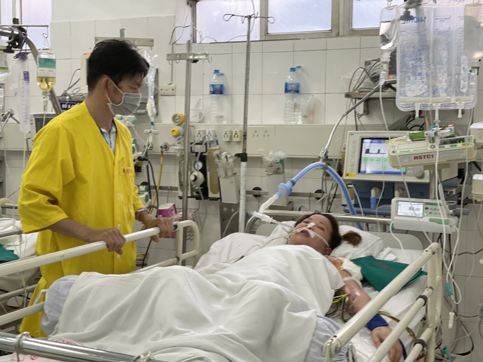Thương cảnh cha mẹ già ngày đêm ngóng tin con sau vụ tại nạn - 4 Thương cảnh cha mẹ già ngày đêm ngóng tin con sau vụ tại nạn - 4