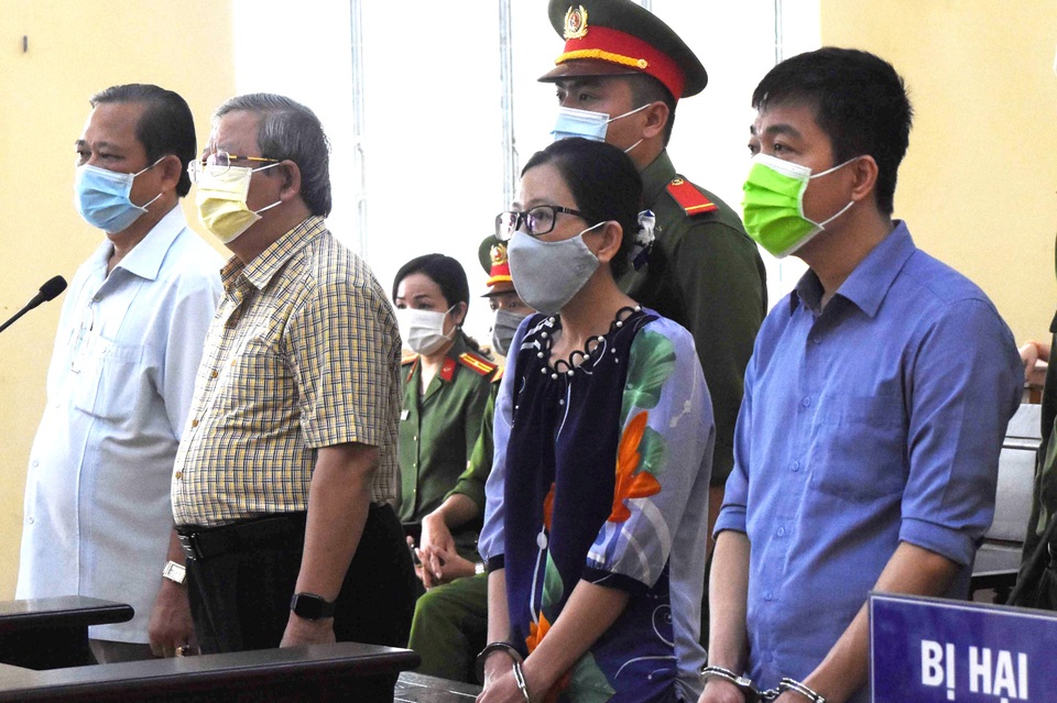 Nguyên Giám đốc Sở Y tế Cà Mau lãnh 2 năm tù - 1 Nguyên Giám đốc Sở Y tế Cà Mau lãnh 2 năm tù - 1