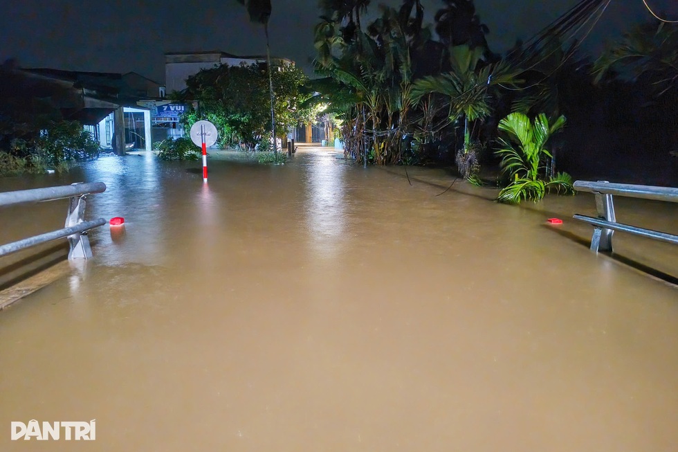 Thêm một đêm trắng giữa dòng lũ - 2 Thêm một đêm trắng giữa dòng lũ - 2