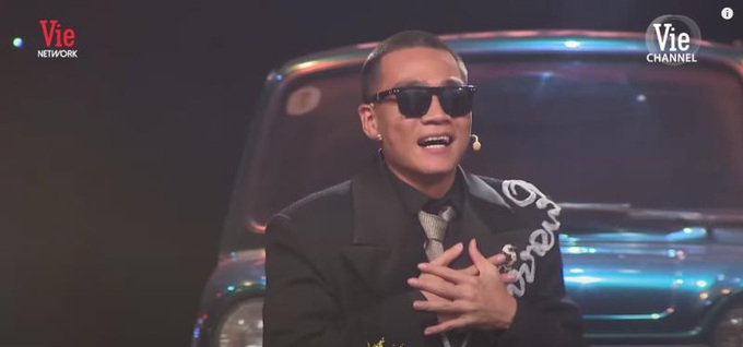Diện sơ mi soái ca, Karik đem tới đêm chung kết Rap Việt một "cơn địa chấn" - Ảnh 6. Diện sơ mi soái ca, Karik đem tới đêm chung kết Rap Việt một "cơn địa chấn" - Ảnh 6.